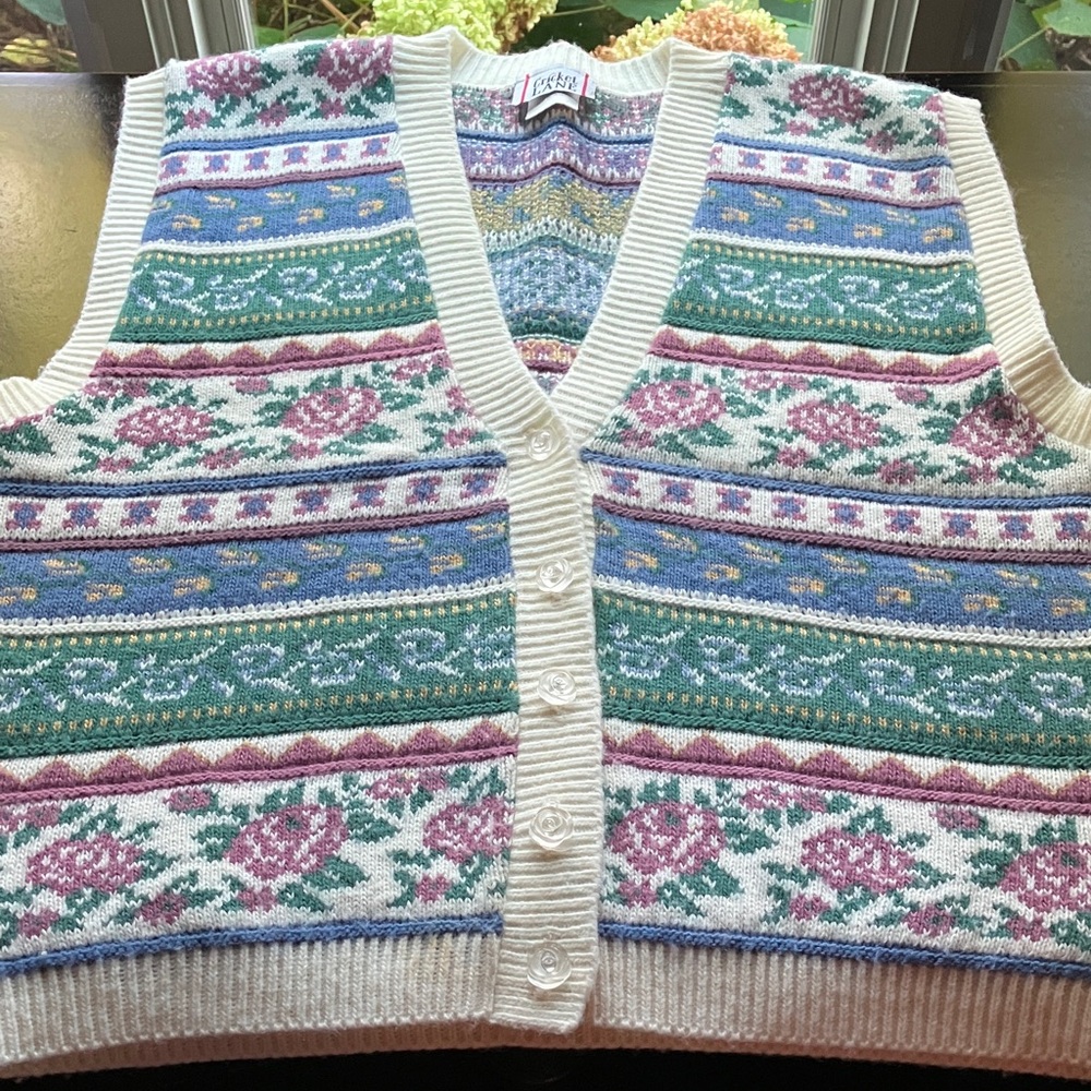 Cricket Lane Large Multicolor Patterned Sweater V… - image 1